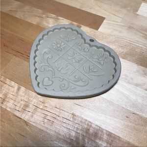 Vintage The Pampered Chef LTD. -Gardens of the Heart- Clay Cookie Mold 1996 USA